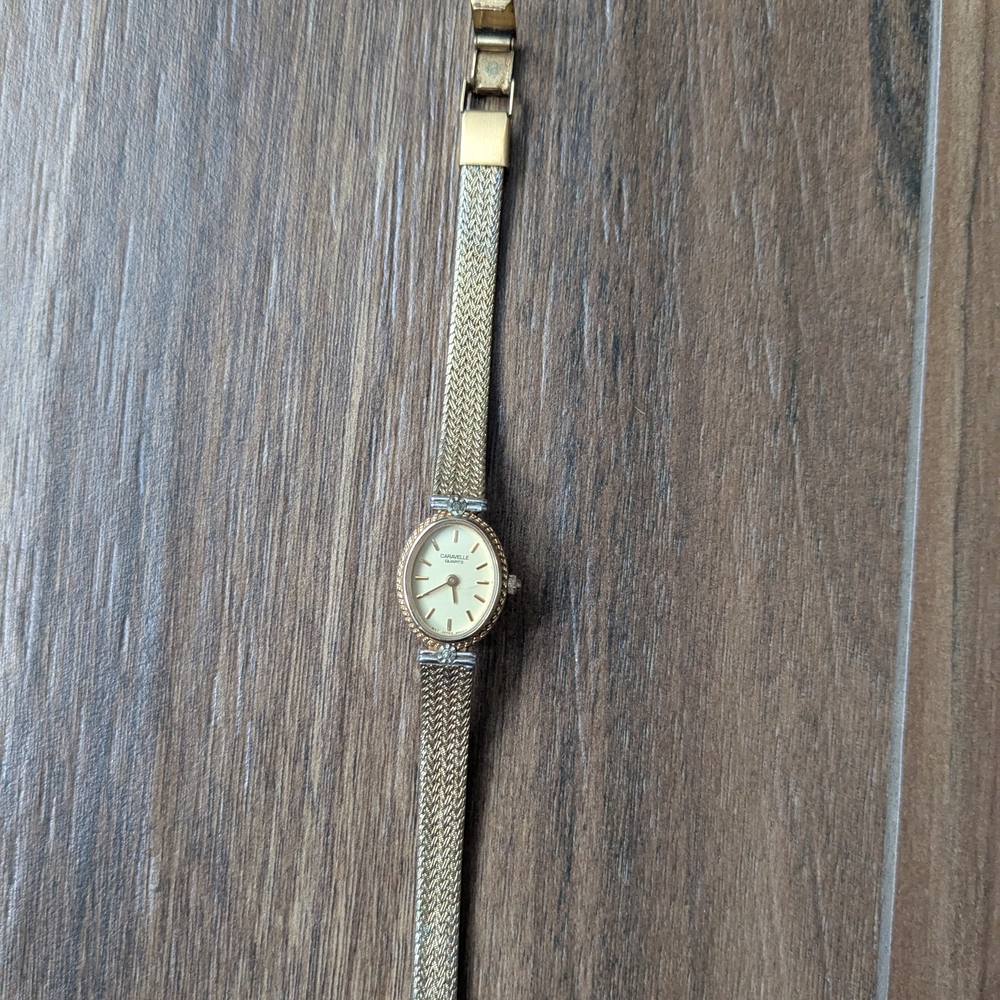 Elegant Gold Mesh Watch